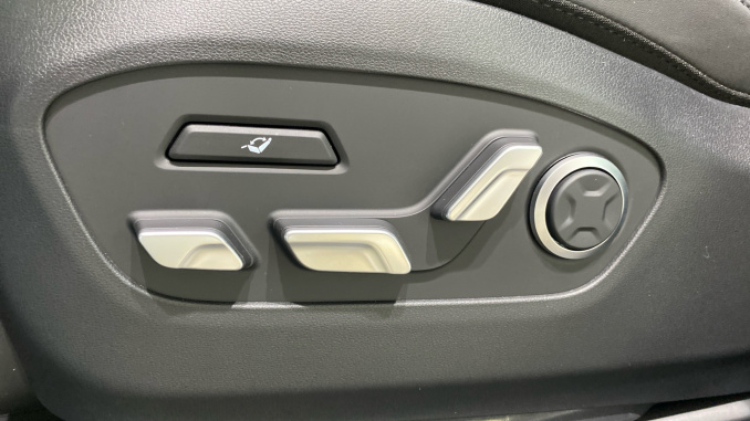 Hyundai IONIQ 9 226kW Calligraphy 110kWh 5dr AWD Auto Electric Estate - Image 27